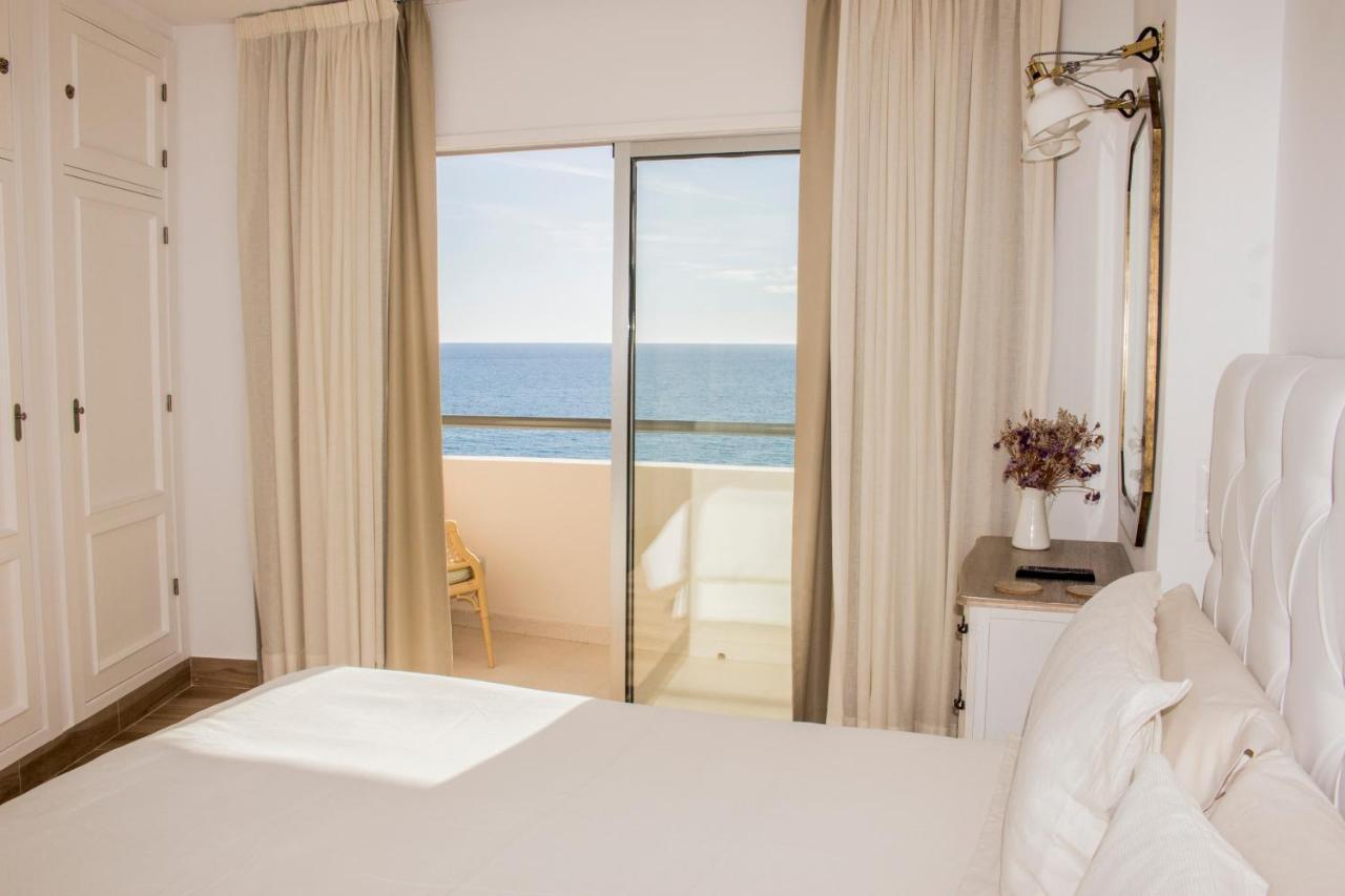 Beachfront Apartment In Fuengirola With Sea Views Екстериор снимка