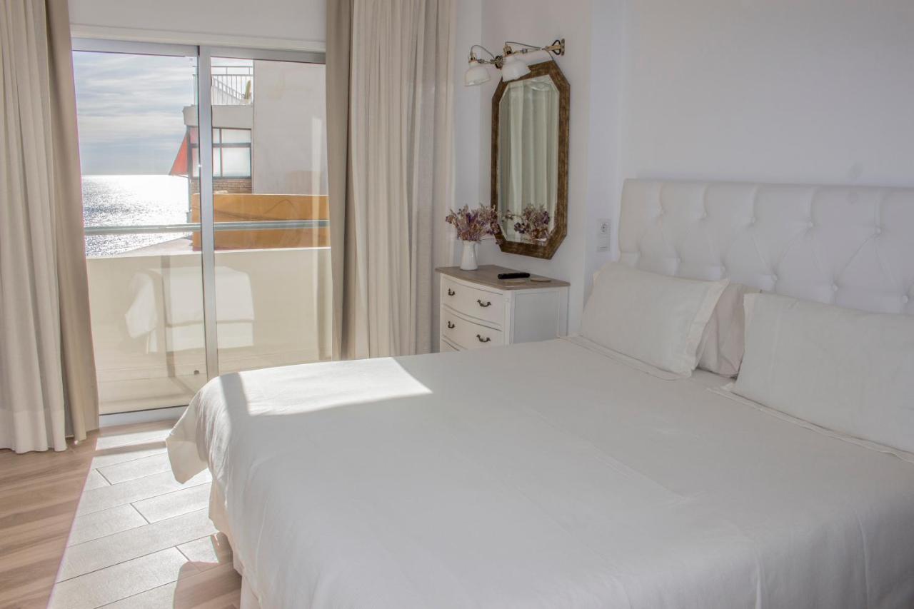 Beachfront Apartment In Fuengirola With Sea Views Екстериор снимка