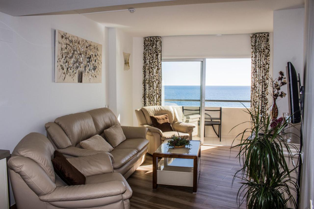 Beachfront Apartment In Fuengirola With Sea Views Екстериор снимка