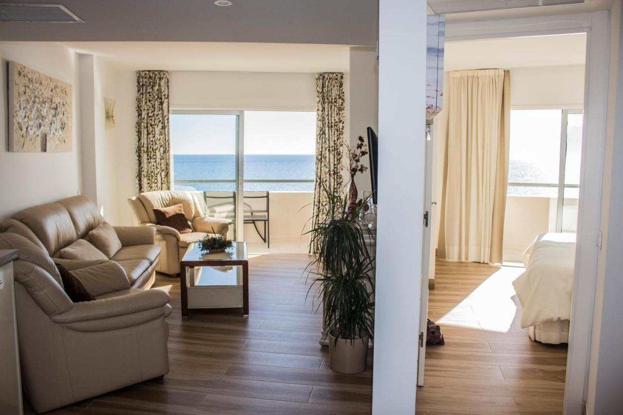 Beachfront Apartment In Fuengirola With Sea Views Екстериор снимка