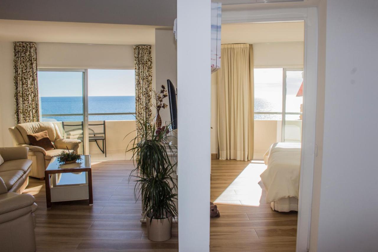 Beachfront Apartment In Fuengirola With Sea Views Екстериор снимка