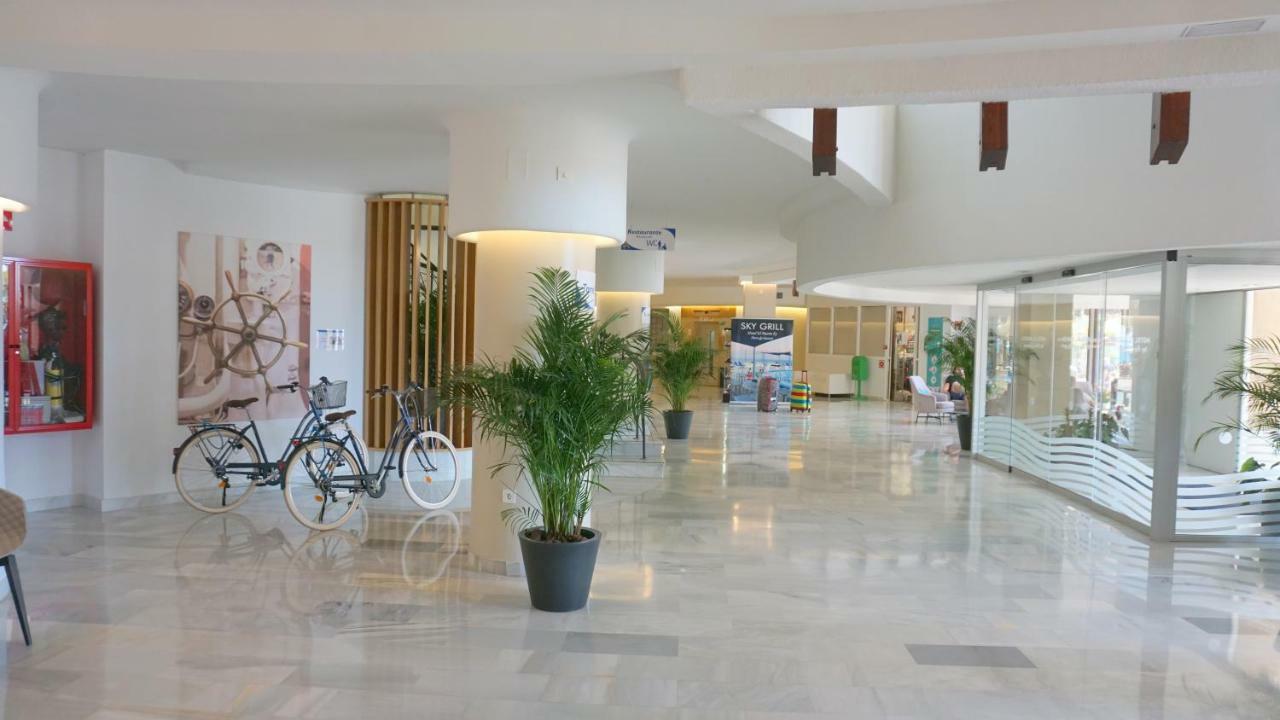 Beachfront Apartment In Fuengirola With Sea Views Екстериор снимка