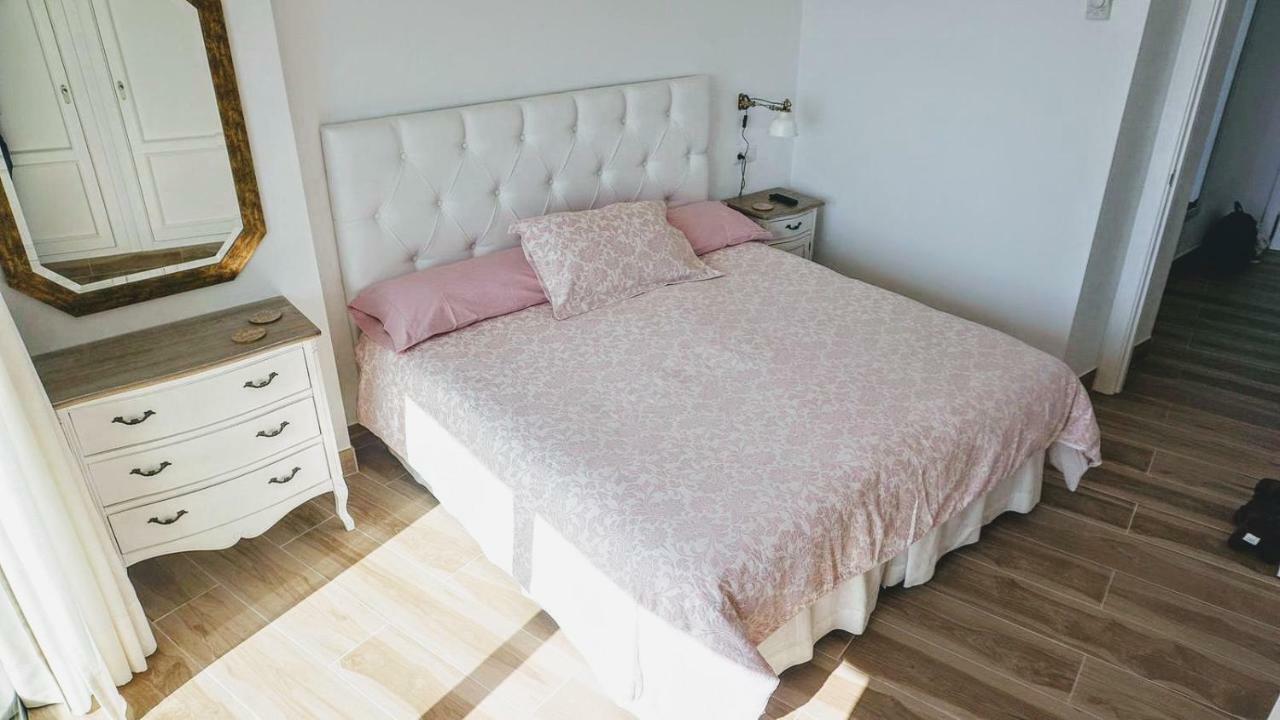 Beachfront Apartment In Fuengirola With Sea Views Екстериор снимка
