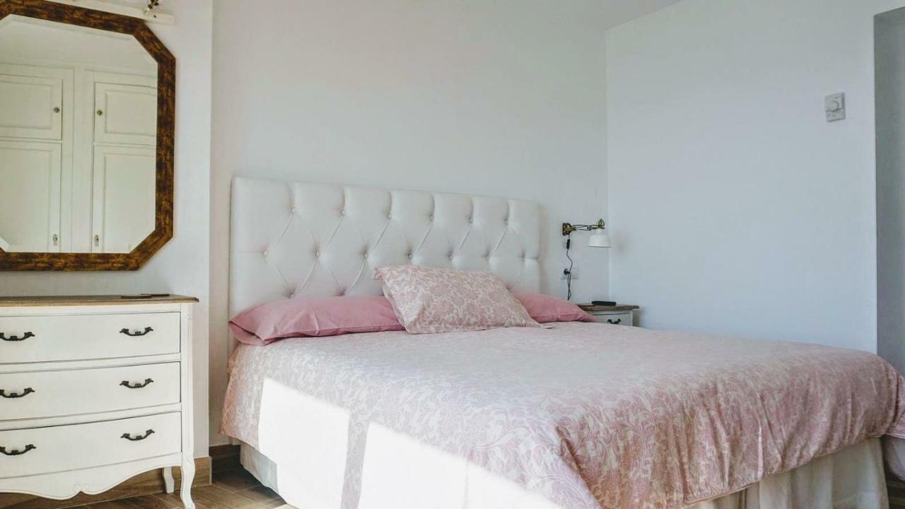 Beachfront Apartment In Fuengirola With Sea Views Екстериор снимка