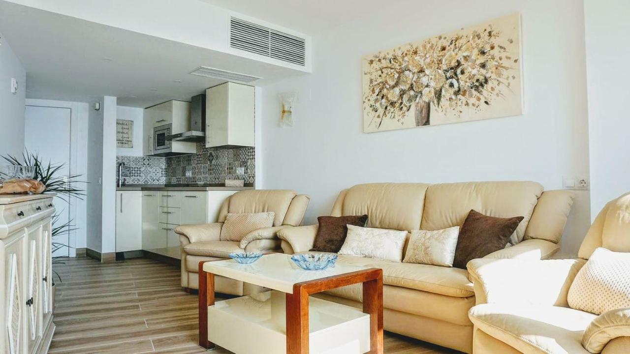 Beachfront Apartment In Fuengirola With Sea Views Екстериор снимка
